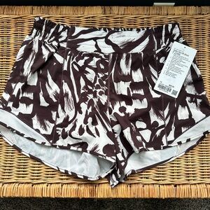 Lululemon Hotty Hot HR Short 4” Brown & White
